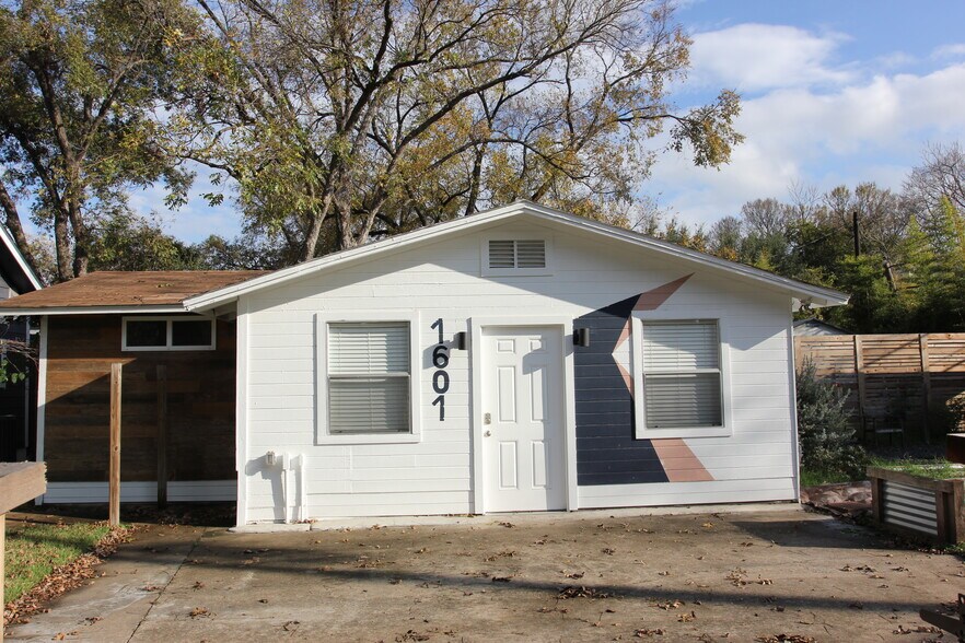 More Photos Of 1601 Holly St, Austin Medical For Lease