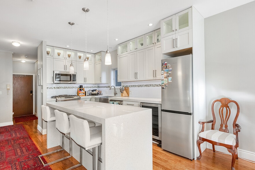 More Photos Of 2814 3rd Av W, Vancouver Hospitality For Sale