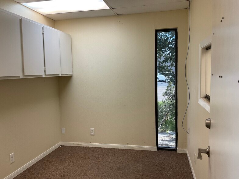 More Photos Of 200 N Broadway St, La Porte Warehouse For Lease