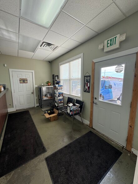 More Photos Of 1412 W Kirkwood Ave, Bloomington Industrial For Sale