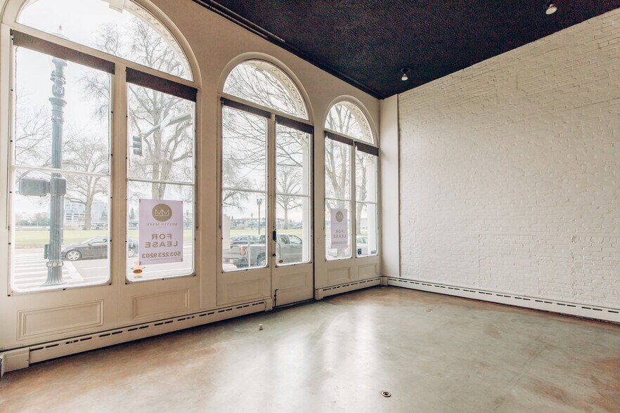 More Photos Of 10 SW Ash St, Portland Office For Lease