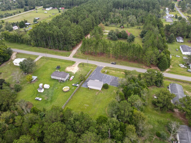 More Photos Of 131 Lakeview Church Rd, Cochran Freestanding For Lease