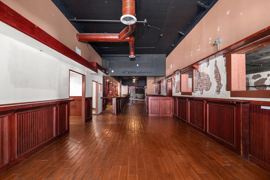 More Photos Of 281 N 2nd Ave, Upland Restaurant For Lease