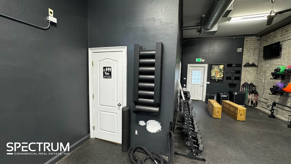 More Photos Of 2707 W Burbank Blvd, Burbank Storefront Retail Residential For Lease