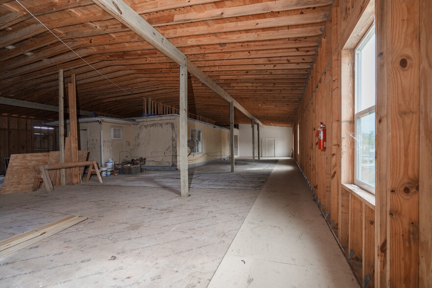 More Photos Of 1919 Drummond Ave, Panama City Distribution For Lease