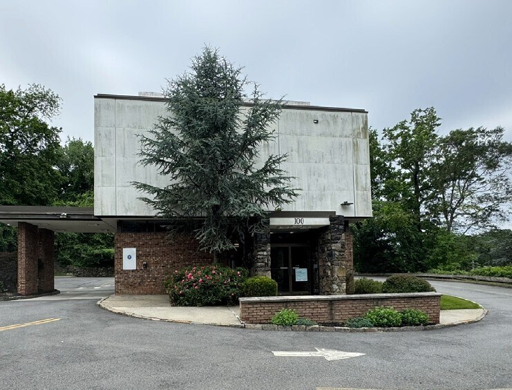 More Photos Of 100 Corporate Park Dr, White Plains Bank For Lease