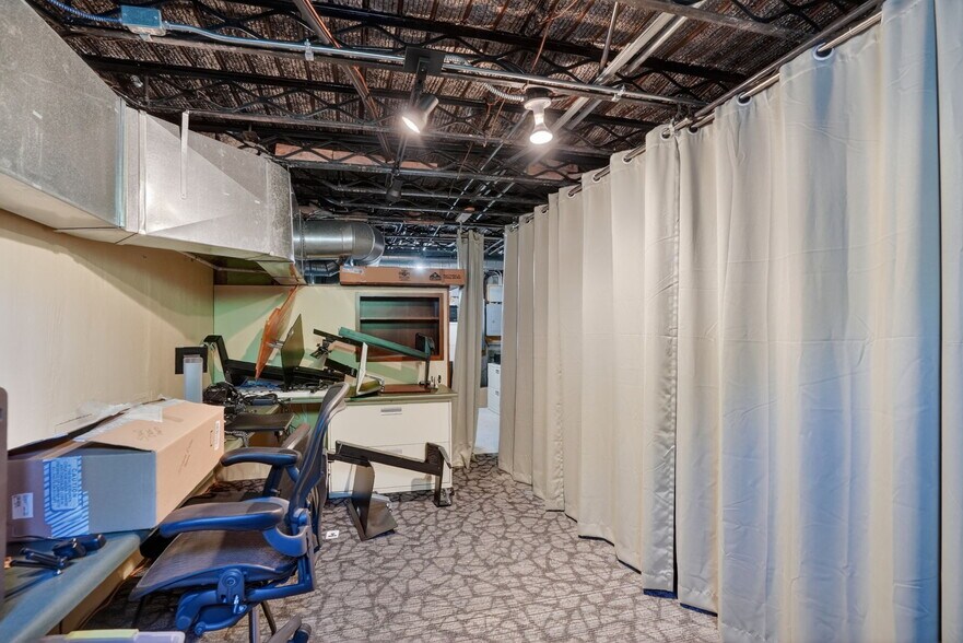 More Photos Of 1104 S Mitchell St, Cadillac Office For Sale