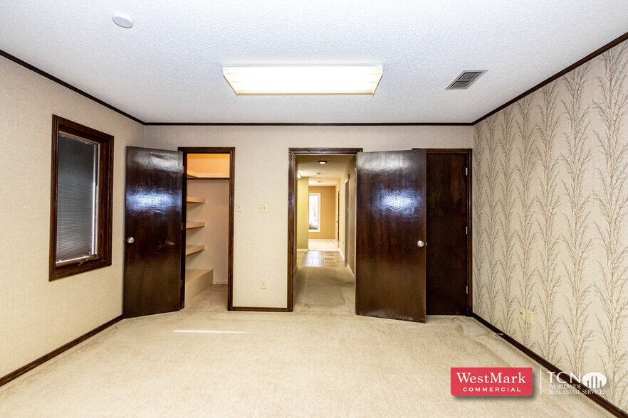 More Photos Of 4010 21st St, Lubbock Office For Lease