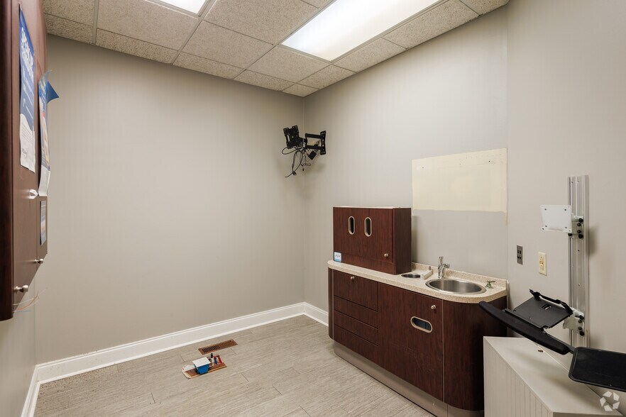 More Photos Of 501 Griffin Ave, Eastman Office For Sale