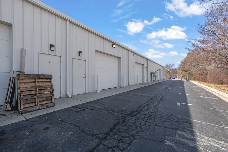 More Photos Of 5011 Departure Dr, Raleigh Flex For Sale