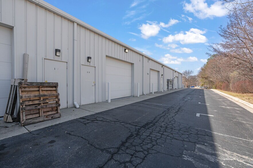 More Photos Of 5011 Departure Dr, Raleigh Showroom For Sale