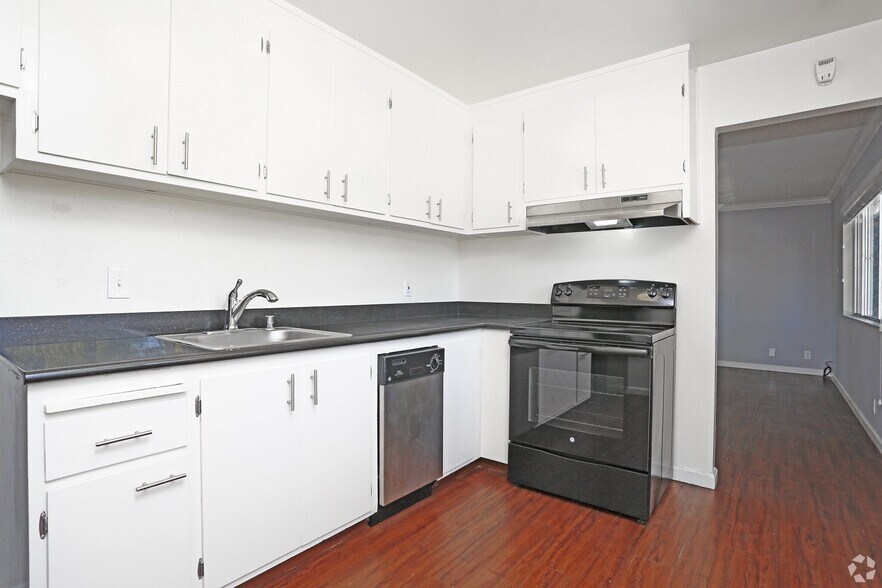 More Photos Of 2275 Grove Way, Castro Valley Apartments For Sale