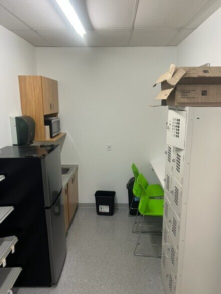 More Photos Of 4171 Lee Jackson Hwy, Greenville Storefront Retail Office For Lease