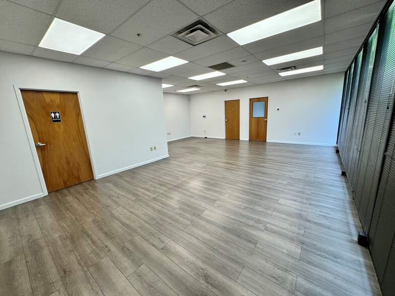 More Photos Of 3820-3834 Zane Trace Dr, Columbus Warehouse For Lease