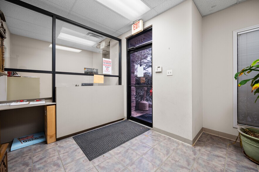 More Photos Of 12334 US-165, Glenmora Office For Sale