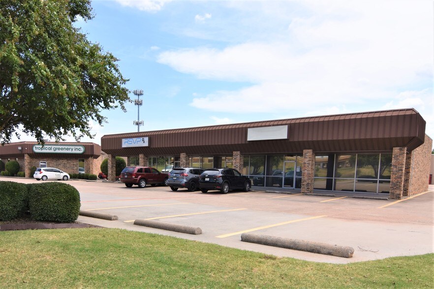 More Photos Of 7904-7908 NE Loop 820, North Richland Hills Unknown For Lease
