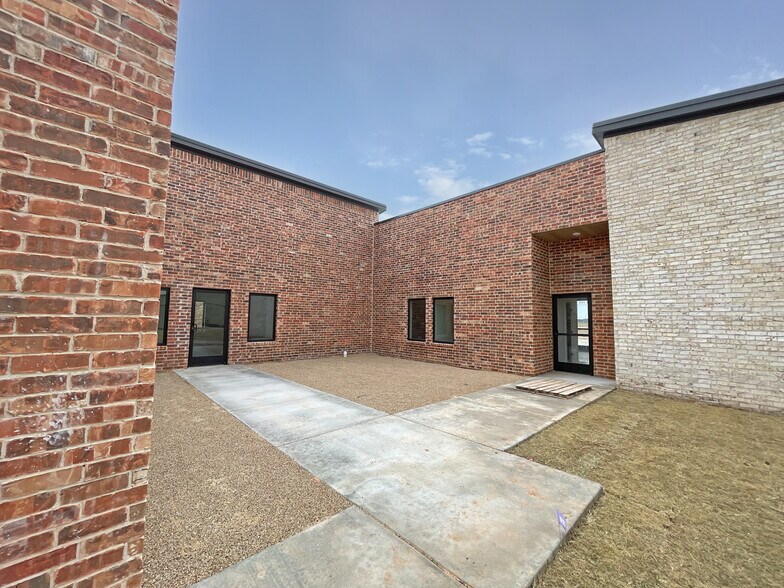 More Photos Of 6905 Alcove Ave, Lubbock Office For Sale