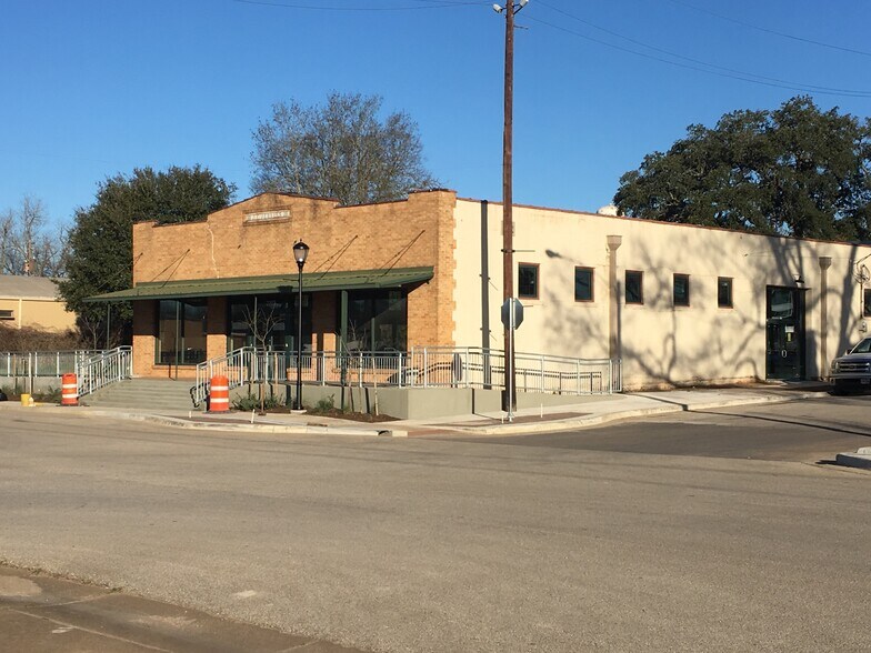 More Photos Of 2302 Main St, Waller Office For Sale