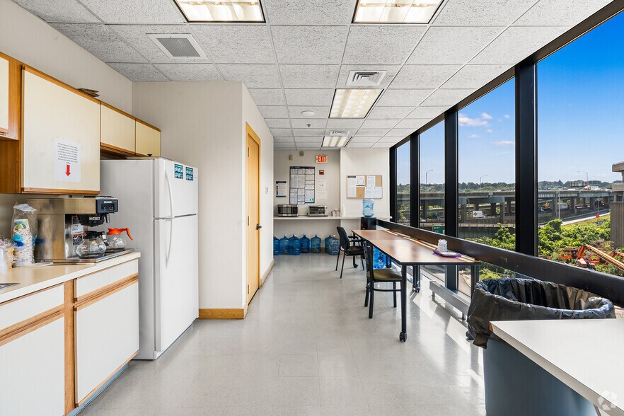 More Photos Of 255 Bank St, Waterbury Office For Sale
