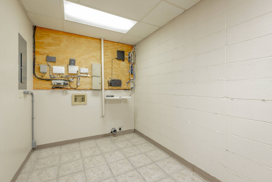 More Photos Of 218 Industrial Park Dr, Soddy Daisy Light Distribution For Sale