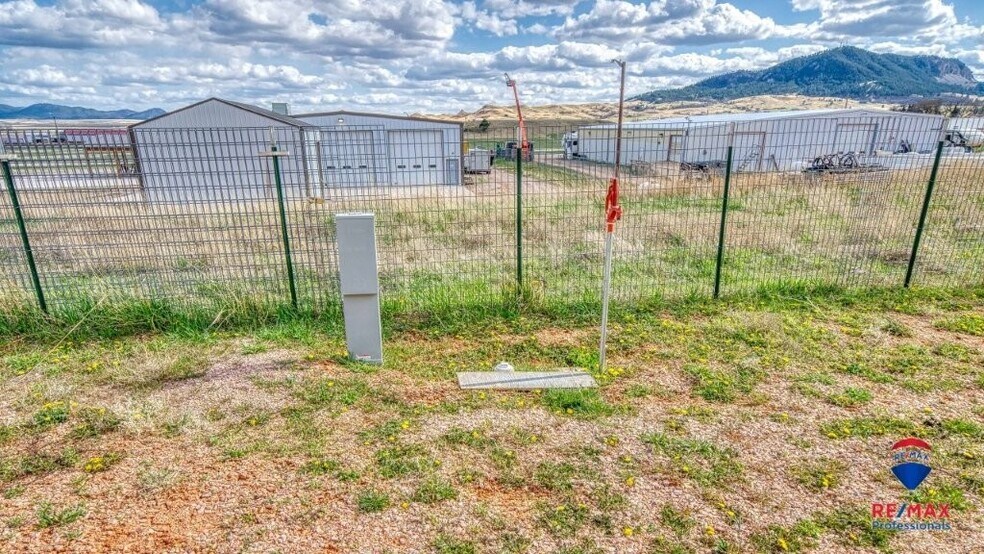 More Photos Of 2423 E Cleveland St, Sundance Flex For Sale