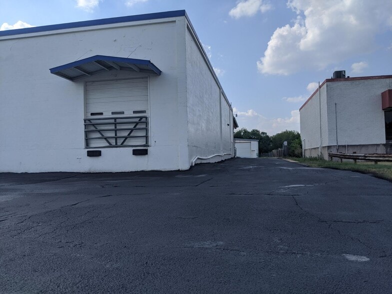 More Photos Of 0 I-35, San Antonio Warehouse For Lease
