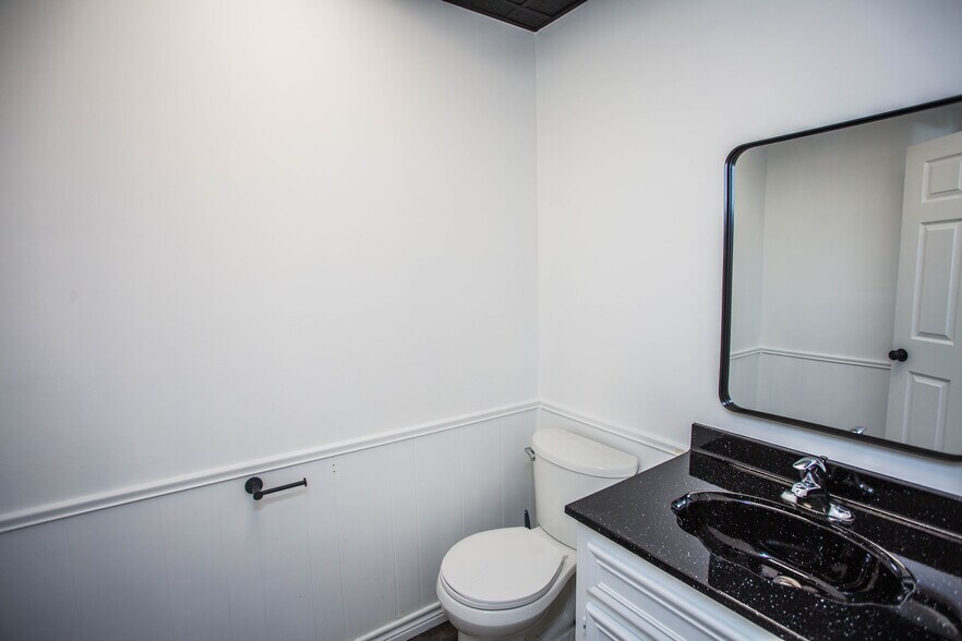 More Photos Of 2811 74th St, Lubbock Office Residential For Sale