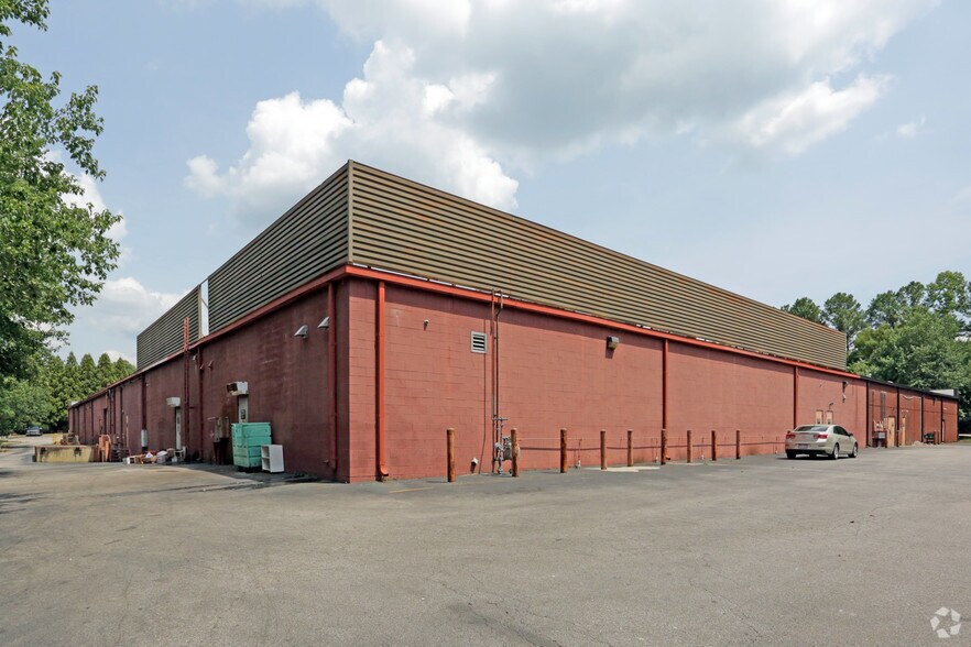 More Photos Of 200-280 Nottingham Dr, Cary Freestanding For Lease