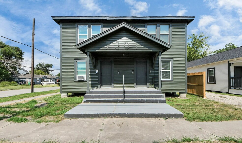 Primary Photo Of 7301 Sherman St, Houston Apartments For Sale