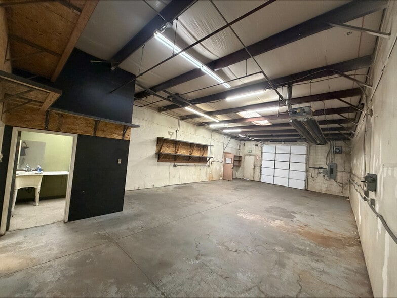 More Photos Of 332 Norfolk St, Aurora Light Manufacturing For Sale
