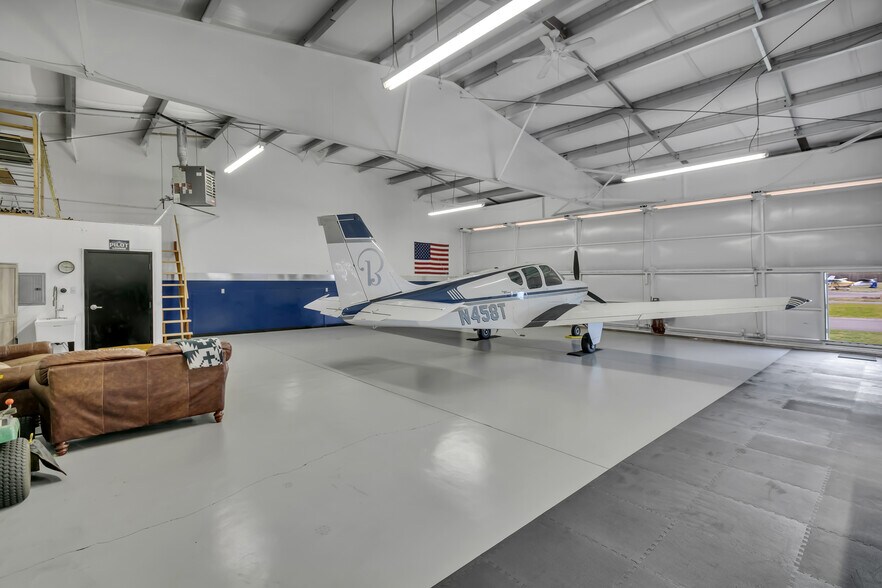More Photos Of 16608 103rd Avenue Ct E, Puyallup Airplane Hangar For Sale