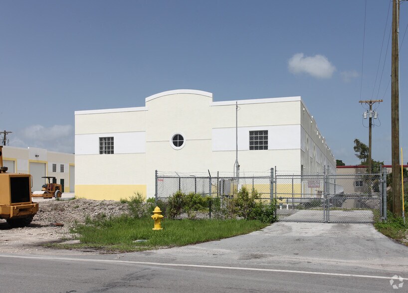More Photos Of 2937 Ravenswood Rd, Fort Lauderdale Self Storage For Sale