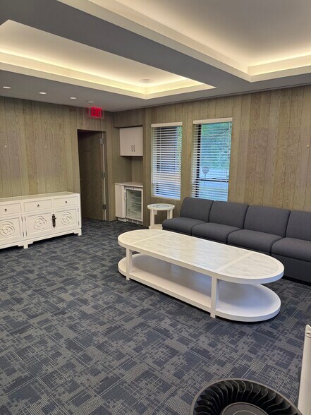 More Photos Of 57 N Middletown Rd, Nanuet Medical For Lease