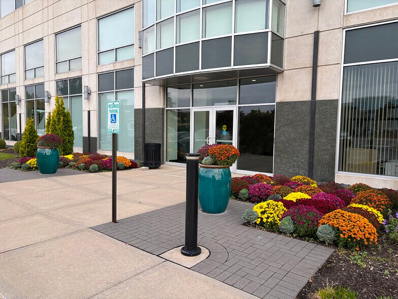 More Photos Of 999 Fourier Dr, Madison Office For Lease