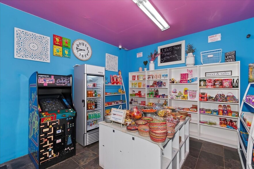 More Photos Of 40716 Village Dr, Big Bear Lake Freestanding For Sale