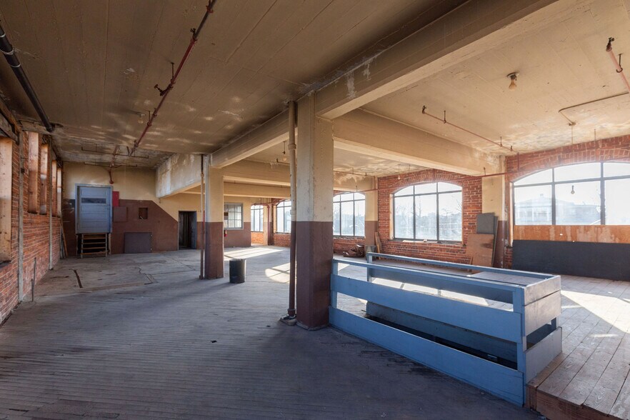 More Photos Of 333 N 6th St, Kansas City Warehouse For Sale