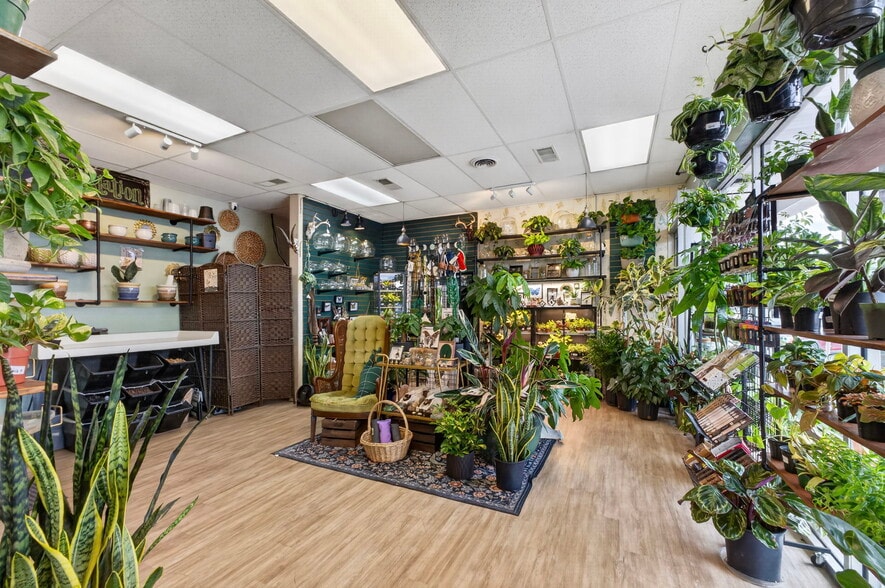 More Photos Of 1938 S Glenstone Ave, Springfield General Retail For Sale