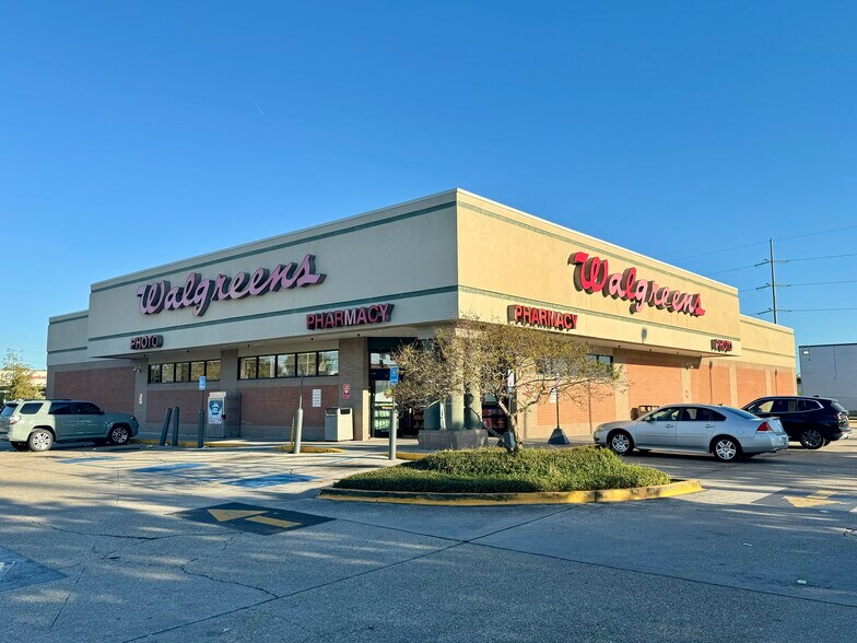 Primary Photo Of 4200 Chef Menteur Hwy, New Orleans Convenience Store For Lease