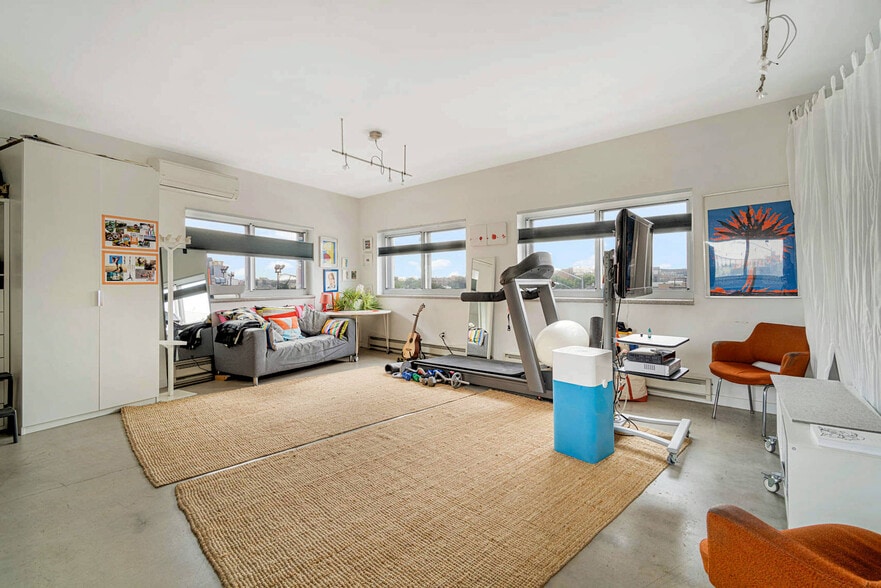 More Photos Of 251 Montrose Ave, Brooklyn Flex For Sale