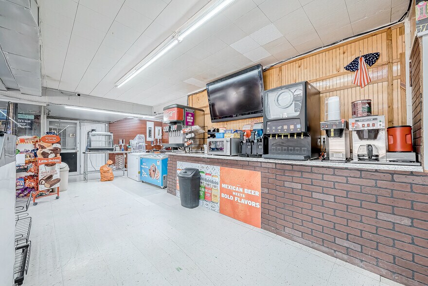 More Photos Of 4310 N Main St, Liberty Convenience Store For Sale