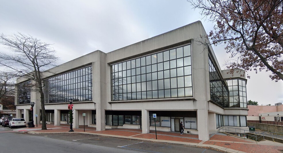 More Photos Of 3 School St, Glen Cove Medical For Sale