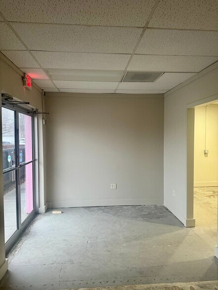 More Photos Of 400-422 N Kennedy Dr, Bradley Medical For Lease