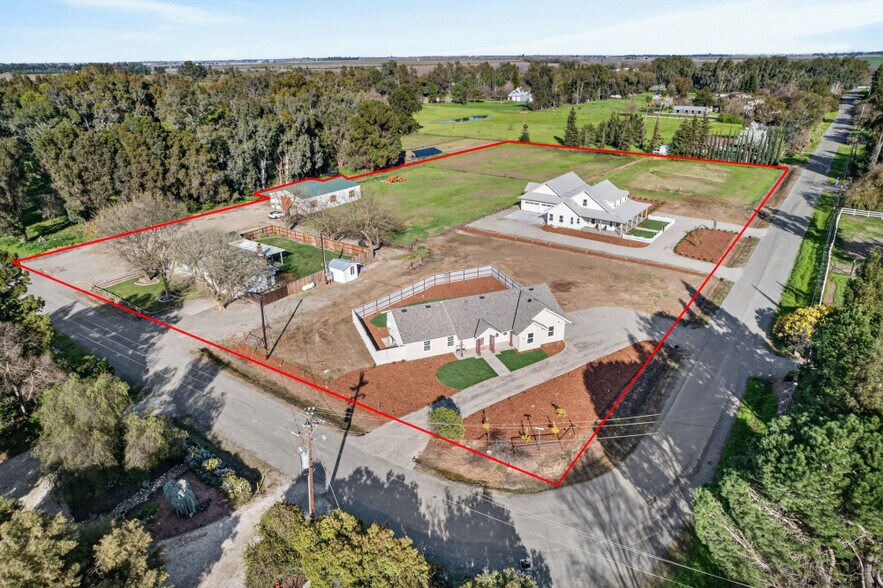 More Photos Of 25265 Carlsbad Ave, Davis Apartments For Sale