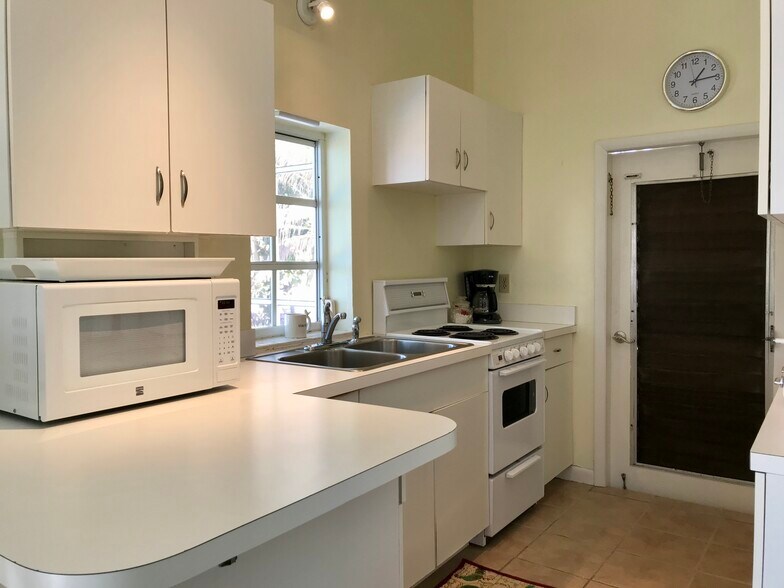 More Photos Of 21544 Overseas Hwy, Cudjoe Key Hotel For Sale