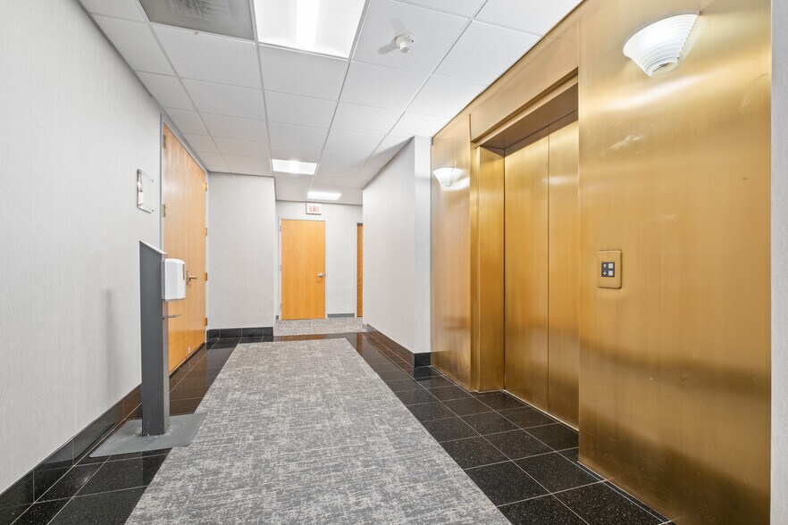 More Photos Of 118 N Bedford Rd, Mount Kisco Office For Lease