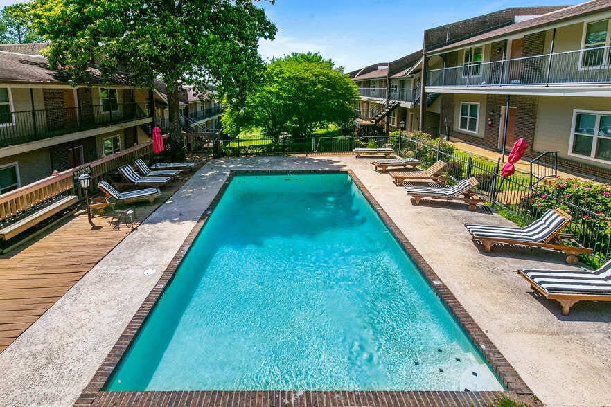 More Photos Of 770 Lakeland Dr, Jackson Apartments For Sale