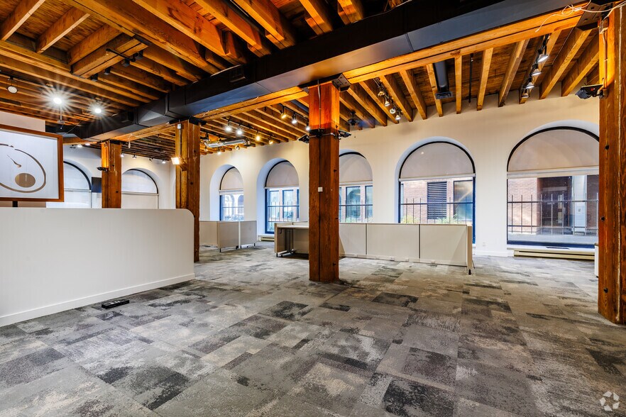 More Photos Of 59-71 Rue De Brésoles, Montréal Loft Creative Space For Lease