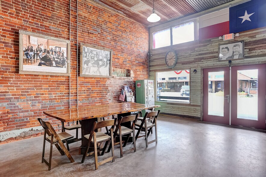 More Photos Of 101 Haning, Howe Storefront For Sale