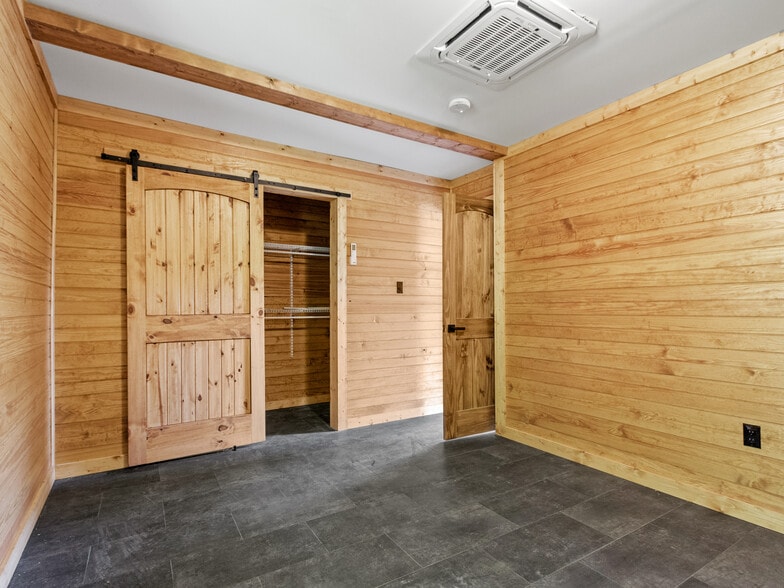 More Photos Of 137 Red Maple Ln, Burnsville Apartments For Sale