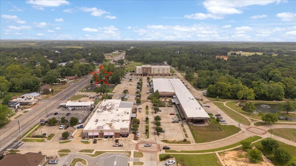 More Photos Of 501 N Main St, Lindale Office For Sale